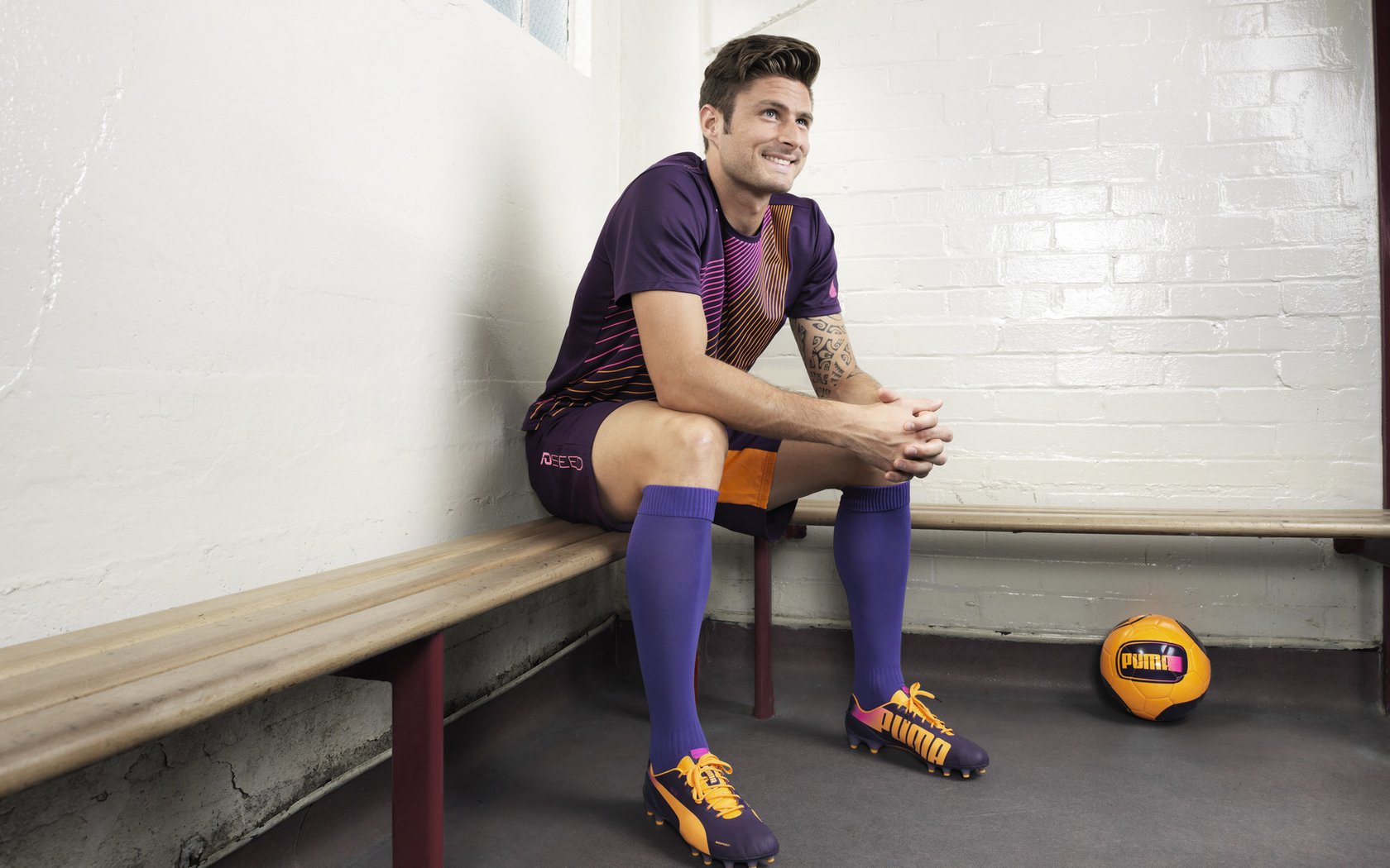 九游体育官方网站-法兰克福客场失利，德甲前四席位动摇，德甲法兰克福队服